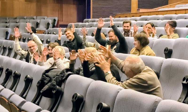 Proiecţie eveniment pentru comunitatea surzilor la Festivalul Internaţional SIMFEST