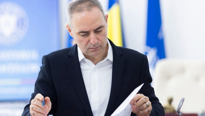 Ministrul interimar de Finanţe, Alexandru Nazare, a avizat suplimentarea limitei de cheltuieli a Ministerului Muncii cu mai bine de un miliard de lei