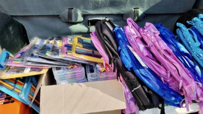 Episcopia Covasnei şi Harghitei a distribuit 350 de ghiozdane copiilor din familii vulnerabile