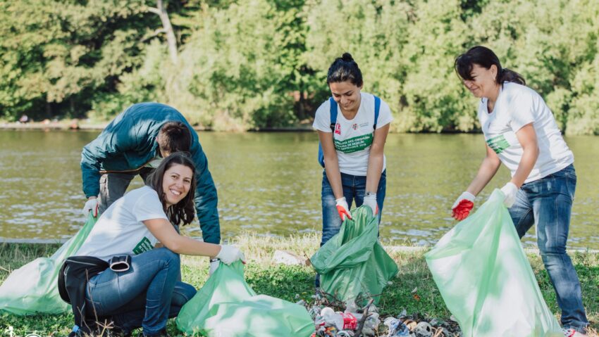 Peste 2.000 de voluntari din Mureș s-au înscris la Ziua de Curățenie Națională