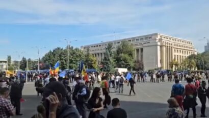 Un număr de 47 de persoane participante la protestul din Piaţa Victoriei au fost conduse la secţiile de poliţie