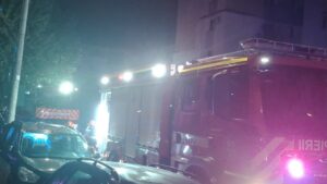 Luduș: 42 de oameni, evacuați dintr-un bloc, în urma unui incendiu