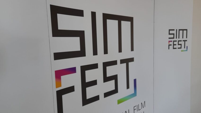 Proiecţie eveniment pentru comunitatea surzilor la Festivalul Internaţional SIMFEST