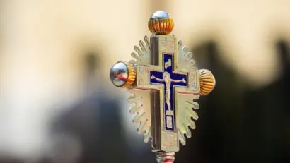 Creştinii sărbătoresc Înălţarea Sfintei Cruci
