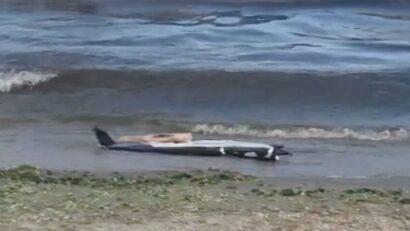 O bucată de dronă a fost adusă la mal pe plaja Modern din Constanţa