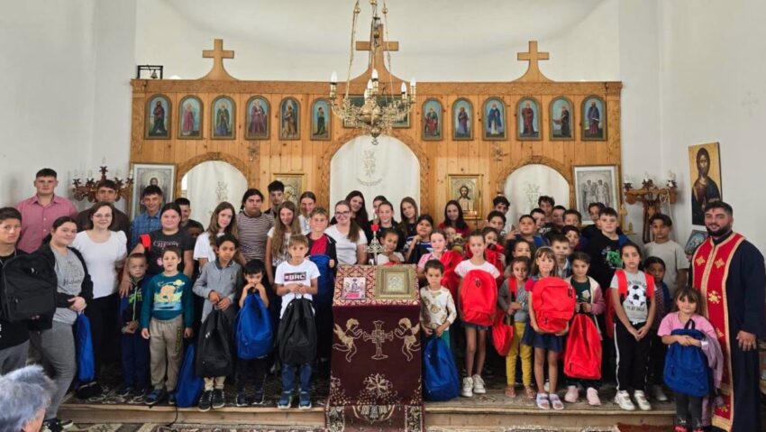 Târgu Mureș: 300 de ghiozdane echipate oferite elevilor cu nevoi materiale