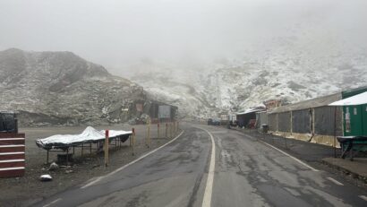 Prima ninsoare din acest sezon, pe Transfăgărășan