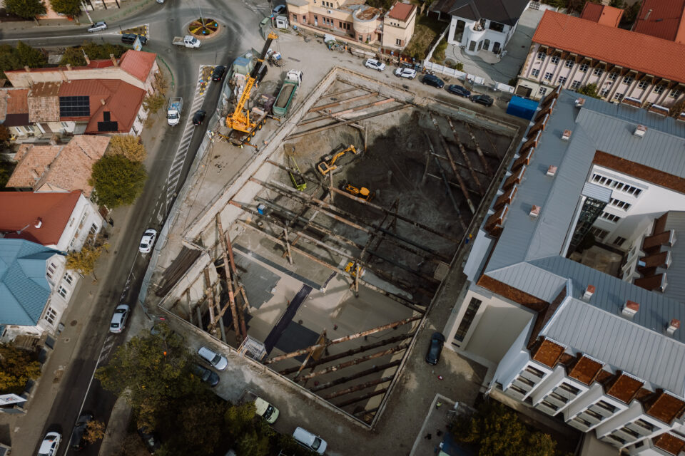 Parcarea subterană din centrul municipiului Târgu Mureș se va finaliza la jumătatea anului viitor