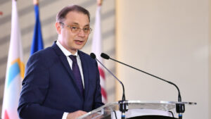 Luca Niculescu, secretar de stat în Ministerul Afacerilor Externe, este nominalizarea președintelui pentru funcția de premier
