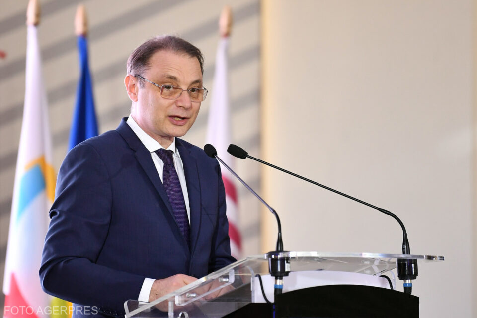 Luca Niculescu, secretar de stat în Ministerul Afacerilor Externe, este nominalizarea președintelui pentru funcția de premier