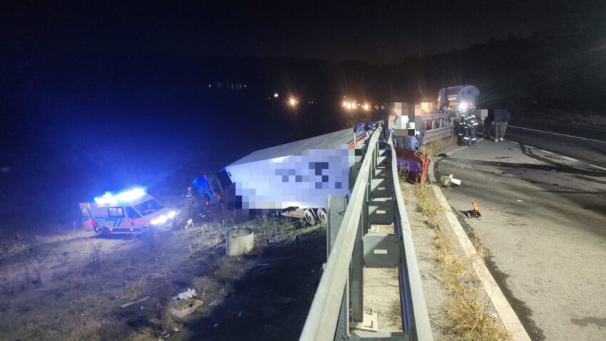 Trei persoane au fost rănite, azi dimineaţa, într-un accident rutier produs pe DN 13, în apropiere de localitatea Saschiz