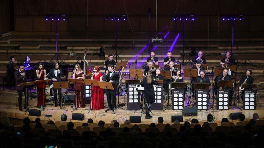 Muzica Beatles reinventată în sonorități de jazz, de Jazzappella și Big Band-ul Radio România