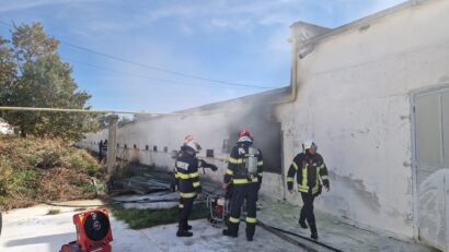 Incendiu la o fermă din Dumbrăviţa