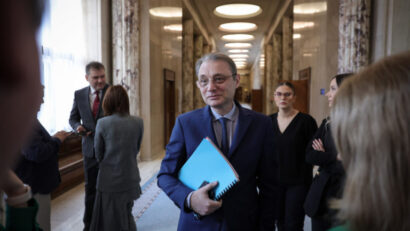 Cabinetul Niculescu se va prezenta în Parlament pentru audierea miniştrilor propuşi şi votul din plenul reunit