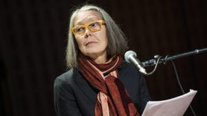 Scriitoarea canadiană Anne Carson este câștigătoarea Premiului Nobel pentru Literatură