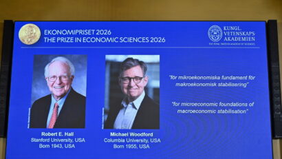 Americanii Robert Hall şi Michael Woodford au câştigat Premiul Nobel pentru Economie