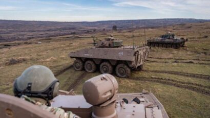 Exerciţii militare cu tehnică blindată şi desant aerian în Poligonul ‘Păiş’ de la Sfântu Gheorghe