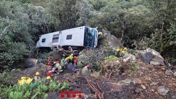 Aproape 90 de răniți în Spania; autocar căzut într-o râpă