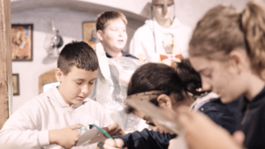„Păpușile și jocul umbrelor” – o călătorie în lumea teatrului de animație